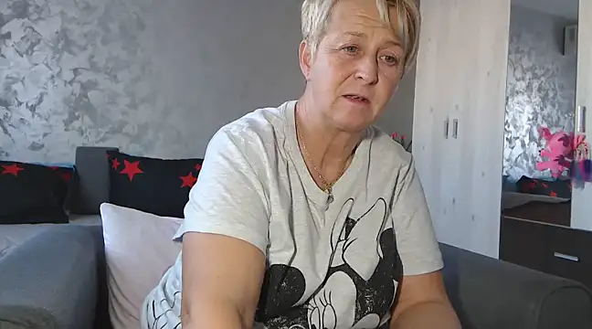 Snapshot of RosesandLillies chatting on 03-09-25, 02:32 RosesandLillies online show from 03-09-25, 02:32
