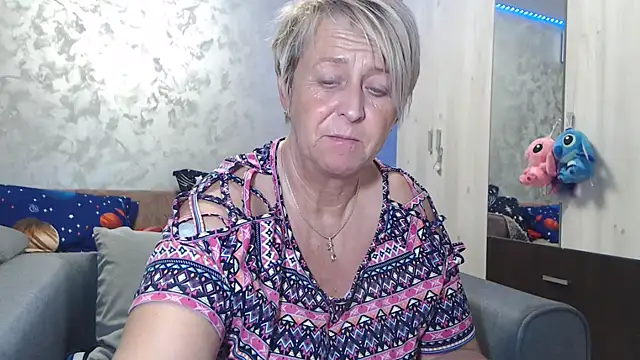 RosesandLillies online show from 12-17-25, 05:18