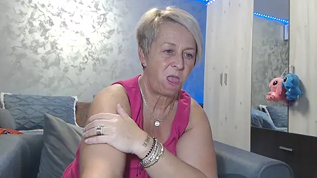 RosesandLillies online show from 11-30-25, 05:58