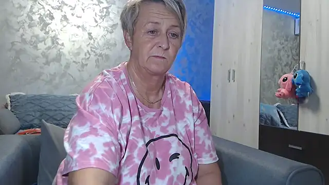 RosesandLillies online show from 11-29-25, 05:46