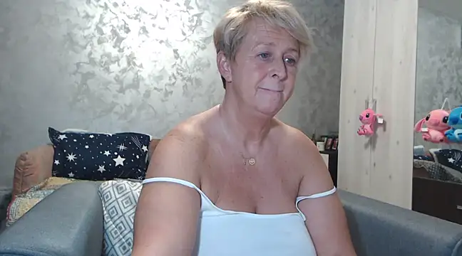 Snapshot of RosesandLillies chatting on 03-20-25, 08:29 RosesandLillies online show from 03-20-25, 08:29