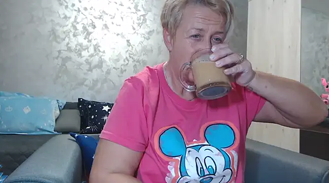 Snapshot of RosesandLillies chatting on 02-25-25, 06:12 RosesandLillies online show from 02-25-25, 06:12