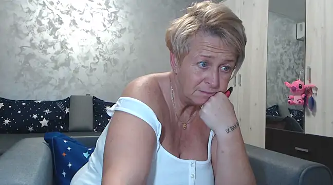 Snapshot of RosesandLillies chatting on 02-28-25, 05:37 RosesandLillies online show from 02-28-25, 05:37