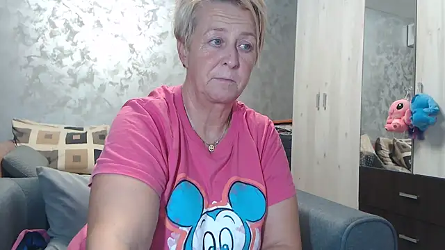 Snapshot of RosesandLillies chatting on 10-11-25, 04:52 RosesandLillies online show from 10-11-25, 04:52