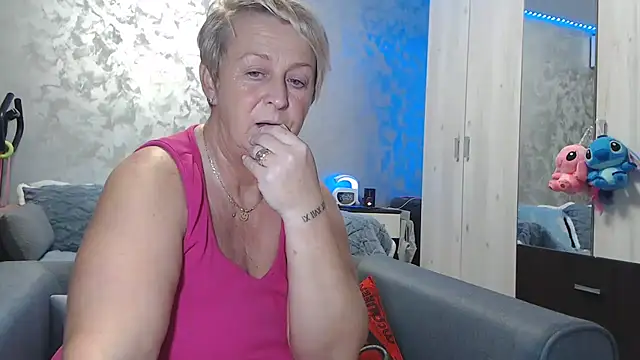 RosesandLillies online show from 11-23-25, 06:07