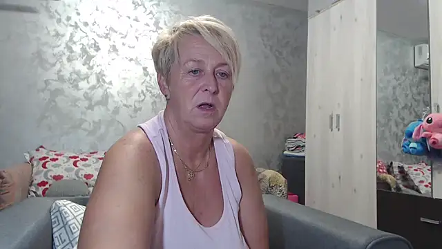 Snapshot of RosesandLillies chatting on 09-26-25, 04:47 RosesandLillies online show from 09-26-25, 04:47