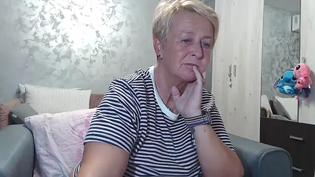 Snapshot of RosesandLillies chatting on 09-18-25, 05:16 RosesandLillies online show from 09-18-25, 05:16