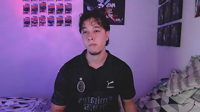 Snapshot of jack_walker190 chatting on 07-12-26, 04:35 jack walker190 online show from 07-12-26, 04:35