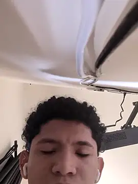 Snapshot of Magno_03 chatting on 10-24-25, 03:55 Magno 03 online show from 10-24-25, 03:55