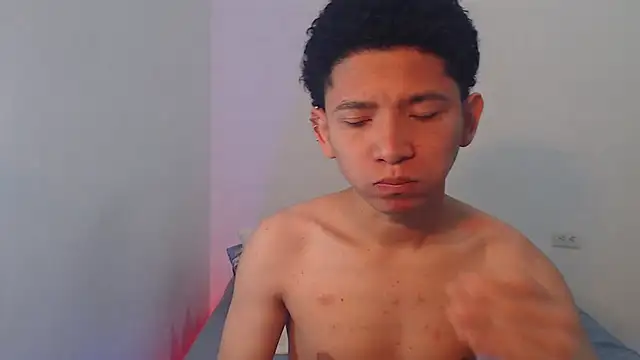 Snapshot of Magno_03 chatting on 03-10-25, 08:28 Magno 03 online show from 03-10-25, 08:28