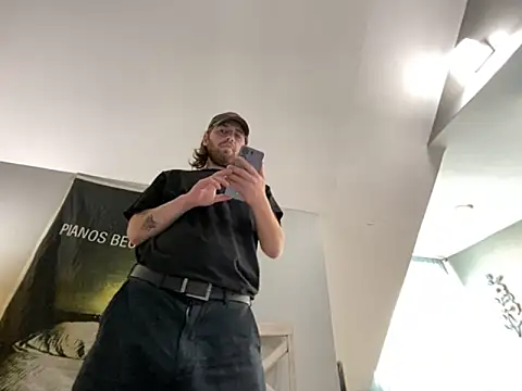 Explosive andyy online show from 10-27-25, 04:08