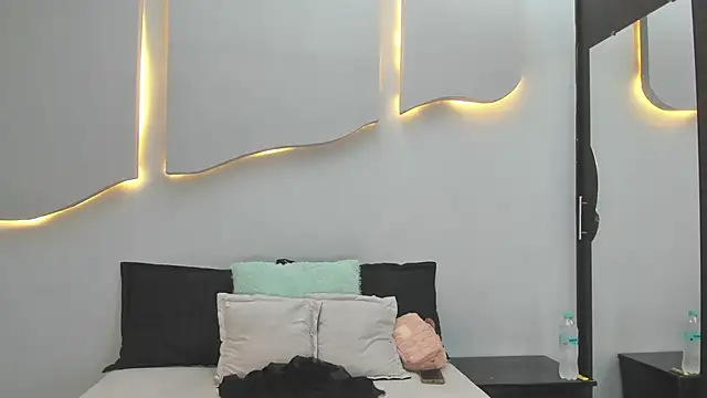 EmilyDiaaz online show from 04-10-26, 12:12