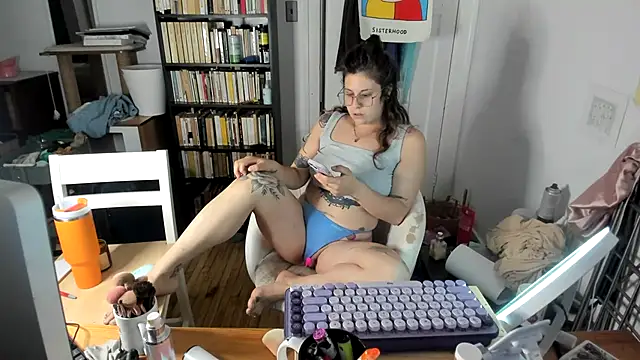 Snapshot of Rosiee69_ chatting on 10-25-25, 01:12 Rosiee69  online show from 10-25-25, 01:12