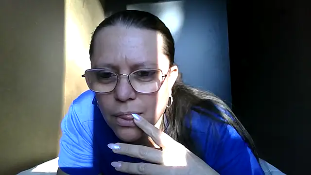 Snapshot of Conejta chatting on 02-17-25, 03:00 Conejta online show from 02-17-25, 03:00