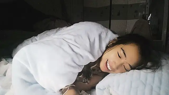 hebe-02 online show from 11-26-25, 11:16