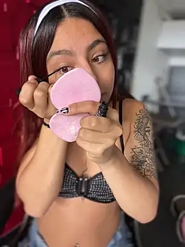 Emily-teen online show from 11-14-25, 01:48