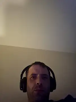 Snapshot of Nidge251 chatting on 09-18-25, 05:21 Nidge251 online show from 09-18-25, 05:21