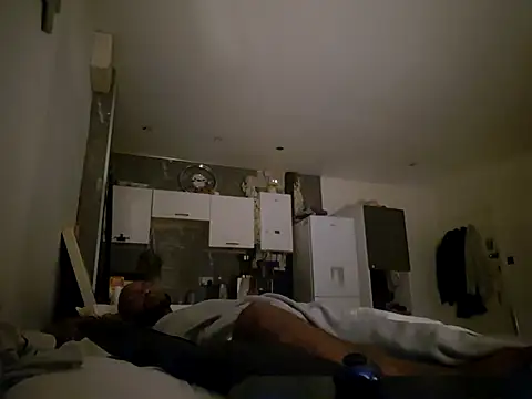 Snapshot of Mrnutella chatting on 03-08-25, 02:12 Mrnutella online show from 03-08-25, 02:12