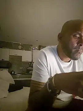 Snapshot of Mrnutella chatting on 03-07-25, 01:53 Mrnutella online show from 03-07-25, 01:53