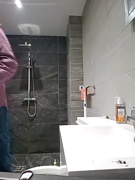 Snapshot of Mrnutella chatting on 03-06-25, 12:54 Mrnutella online show from 03-06-25, 12:54