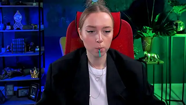 Snapshot of JenniferGraces chatting on 03-06-25, 08:30 JenniferGraces online show from 03-06-25, 08:30