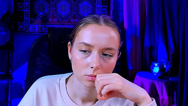 Snapshot of JenniferGraces chatting on 03-05-25, 11:17 JenniferGraces online show from 03-05-25, 11:17