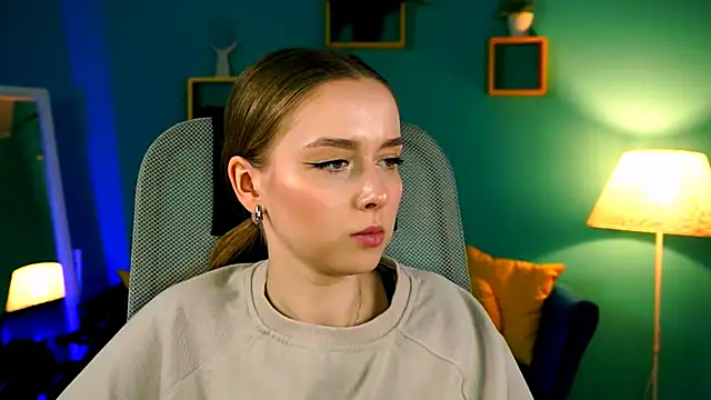 Snapshot of JenniferGraces chatting on 03-17-25, 12:25 JenniferGraces online show from 03-17-25, 12:25