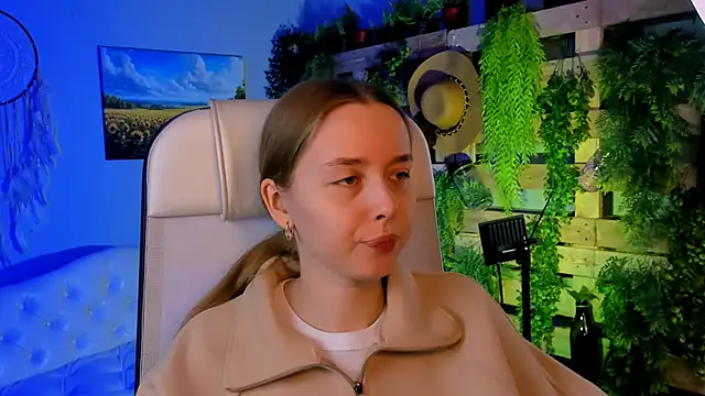 Snapshot of JenniferGraces chatting on 10-06-25, 09:43 JenniferGraces online show from 10-06-25, 09:43