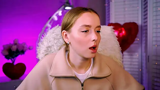 Snapshot of JenniferGraces chatting on 02-25-25, 11:32 JenniferGraces online show from 02-25-25, 11:32