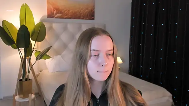 Snapshot of JenniferGraces chatting on 05-20-26, 01:19 JenniferGraces online show from 05-20-26, 01:19