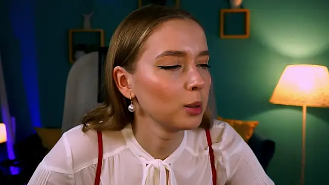 Snapshot of JenniferGraces chatting on 03-15-25, 07:38 JenniferGraces online show from 03-15-25, 07:38