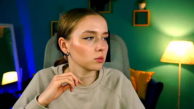 Snapshot of JenniferGraces chatting on 03-17-25, 03:29 JenniferGraces online show from 03-17-25, 03:29