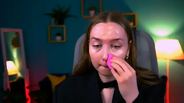 Snapshot of JenniferGraces chatting on 10-22-25, 10:47 JenniferGraces online show from 10-22-25, 10:47