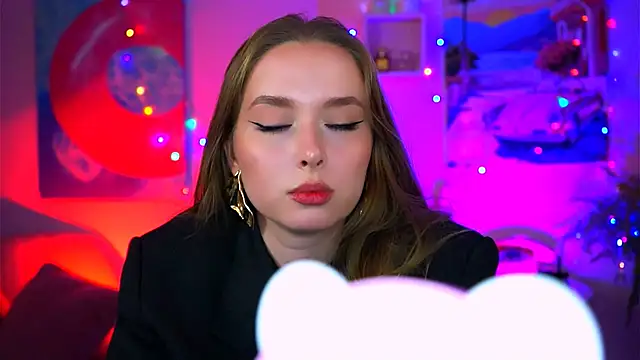 Snapshot of JenniferGraces chatting on 10-17-25, 01:13 JenniferGraces online show from 10-17-25, 01:13