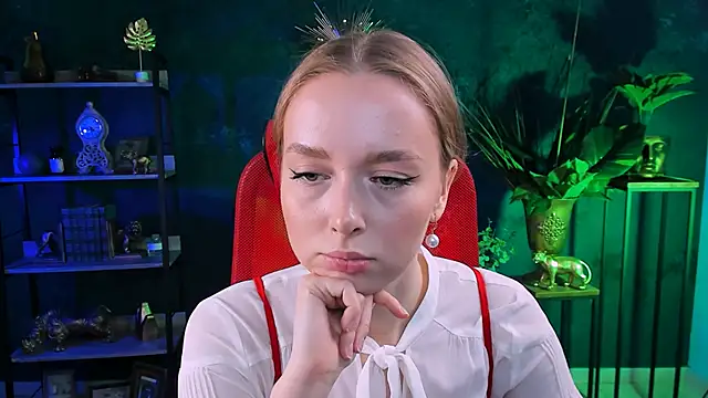 Snapshot of JenniferGraces chatting on 02-18-25, 10:27 JenniferGraces online show from 02-18-25, 10:27