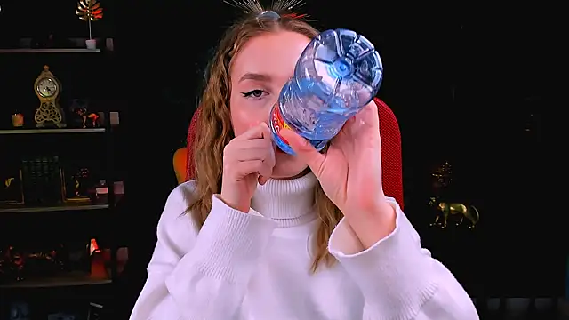 Snapshot of JenniferGraces chatting on 02-21-25, 11:44 JenniferGraces online show from 02-21-25, 11:44