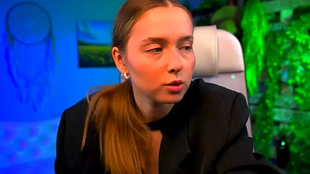 Snapshot of JenniferGraces chatting on 02-22-26, 07:15 JenniferGraces online show from 02-22-26, 07:15