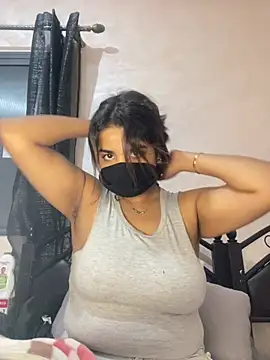 Snapshot of Louli_ta chatting on 01-17-26, 08:01 Louli ta online show from 01-17-26, 08:01