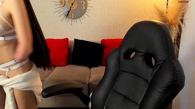 Snapshot of Kath_latorre chatting on 02-21-25, 01:22 Kath latorre online show from 02-21-25, 01:22
