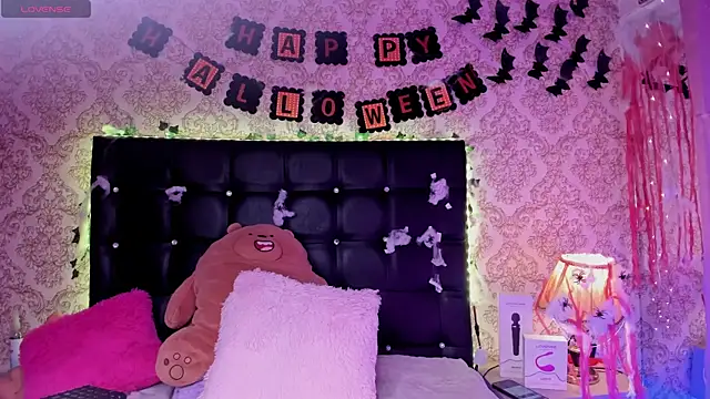 Luna Sommer online show from 10-13-25, 02:13