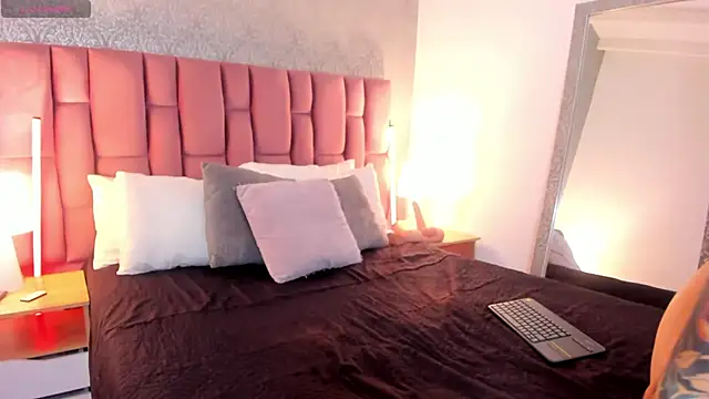 AbellaFox  online show from 11-29-25, 08:42