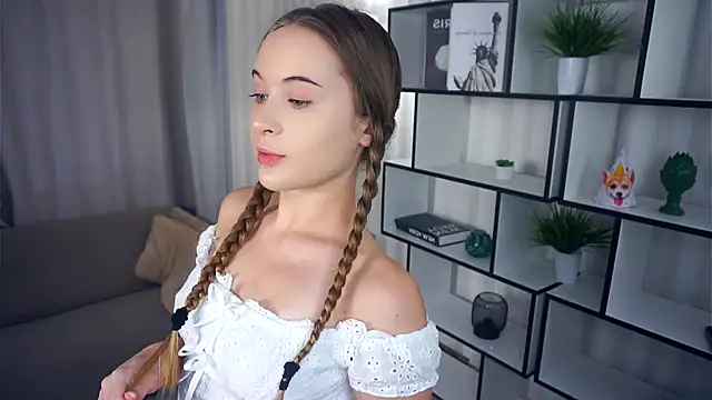 QuennaCoote online show from 11-13-25, 06:06