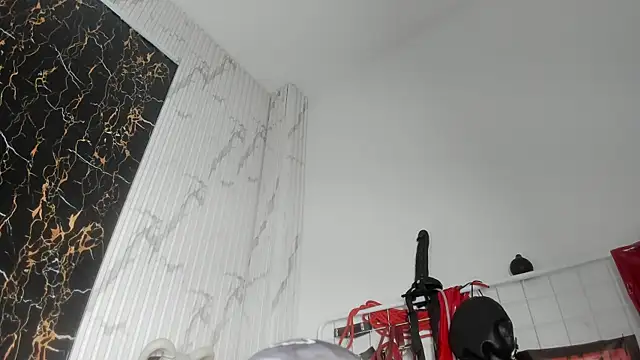 Snapshot of Guxplo_ chatting on 02-25-26, 02:50 Guxplo online show from 02-25-26, 02:50