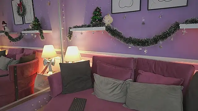 Snapshot of SaharaKramer chatting on 12-04-25, 07:02 SaharaKramer online show from 12-04-25, 07:02