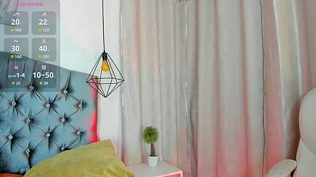 Snapshot of iiangel_ chatting on 10-19-25, 05:43 iiangel online show from 10-19-25, 05:43