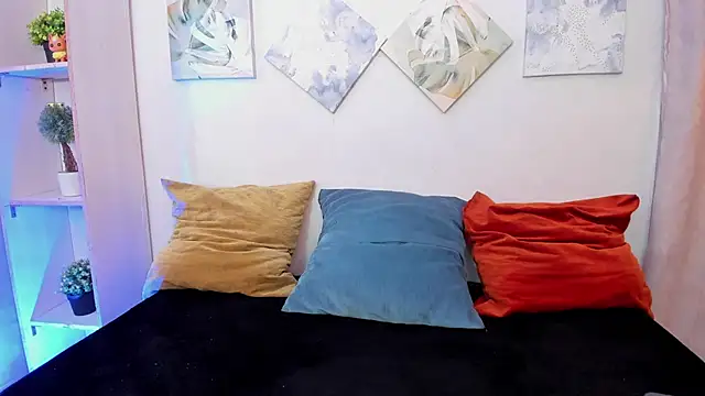 iiangel  online show from 10-31-25, 04:42