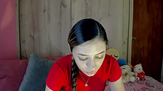 Snapshot of TANIA_06 chatting on 06-17-26, 01:21 TANIA 06 online show from 06-17-26, 01:21