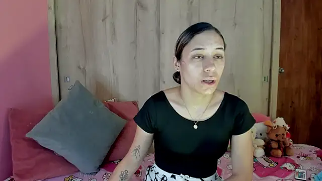 Snapshot of TANIA_06 chatting on 06-21-26, 02:34 TANIA 06 online show from 06-21-26, 02:34