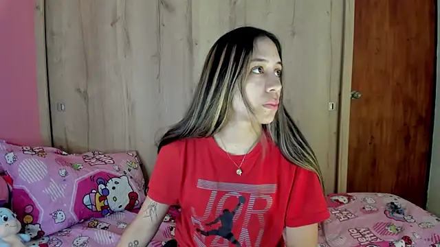 Snapshot of TANIA_06 chatting on 06-15-26, 01:11 TANIA 06 online show from 06-15-26, 01:11