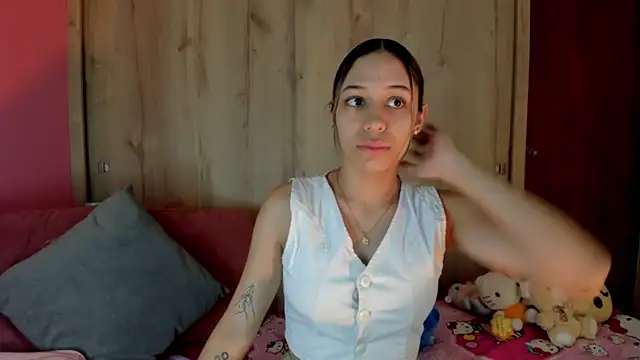Snapshot of TANIA_06 chatting on 06-19-26, 01:28 TANIA 06 online show from 06-19-26, 01:28